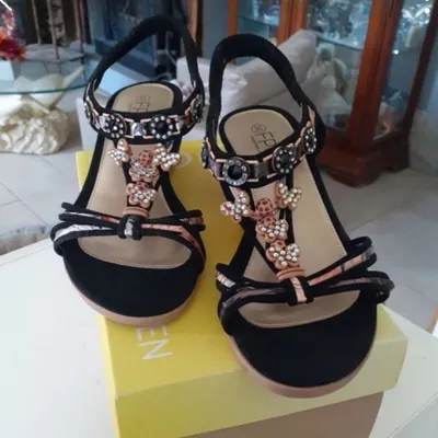 Sandales noires brillantes 38 FPC